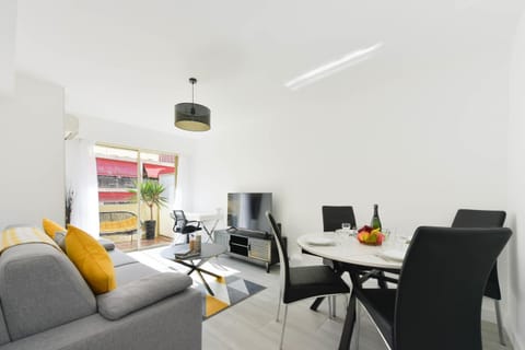 TV and multimedia, Living room, Dining area