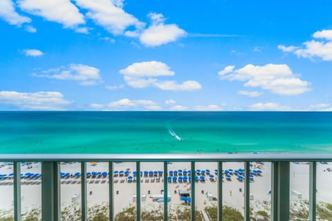 4 Loungers 2 Umbrellas Inlc Peak Season Beachfront Apartment hotel in Lower Grand Lagoon