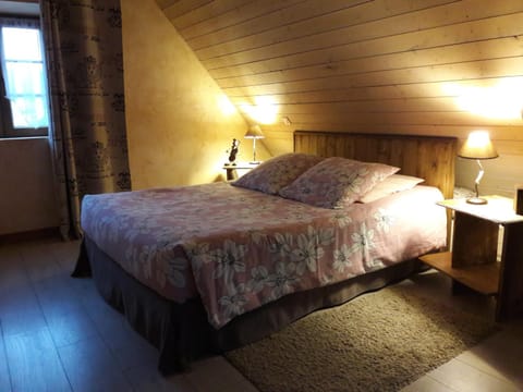 Bedroom, Quiet street view
