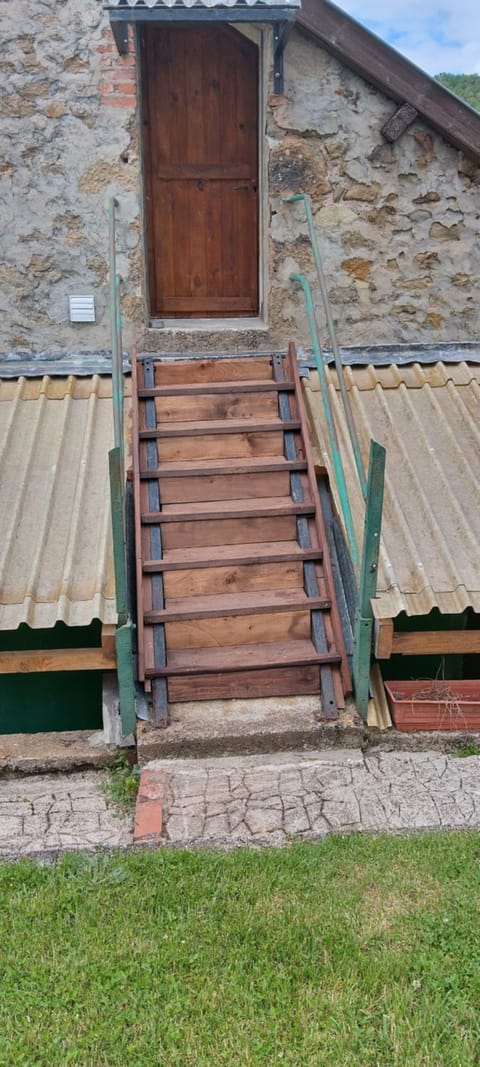 Property building, Photo of the whole room