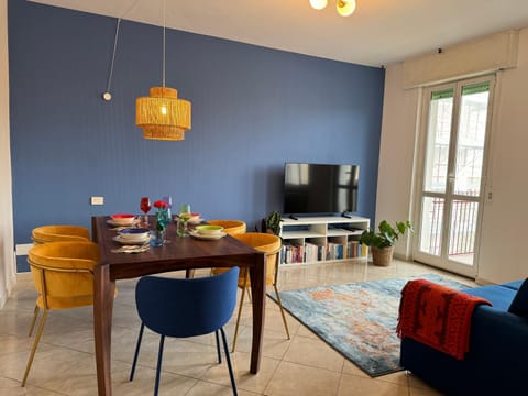 Communal lounge/ TV room, Living room, Seating area, Dining area