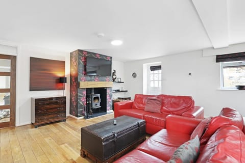 Communal lounge/ TV room, TV and multimedia, Living room