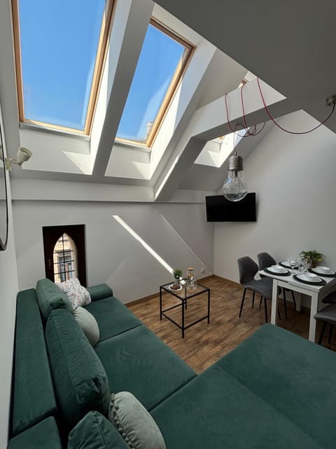 TV and multimedia, Living room, Seating area, Dining area, Evening entertainment