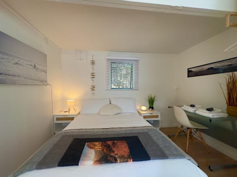 Bedroom, flat iron