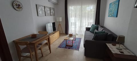 Communal lounge/ TV room, TV and multimedia, Living room, Seating area