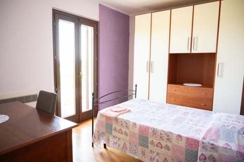 Bed, Photo of the whole room, Bedroom, wardrobe