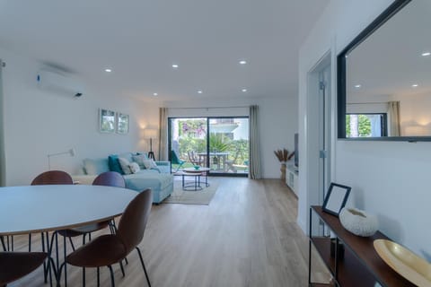 TV and multimedia, Living room, Dining area, air conditioner