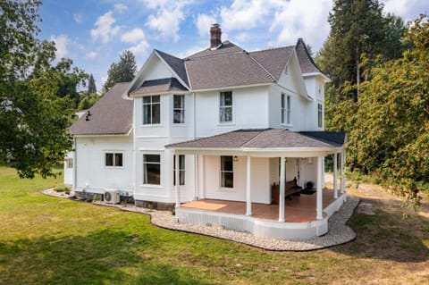 The Historic Bonners Family Home- 4 Bedroom - Panoramic River Views, Casino Nearby House in Idaho