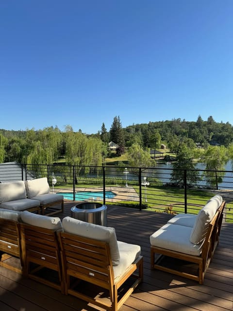 Lakefront Cottage at Lakewood House in Sierra Nevada