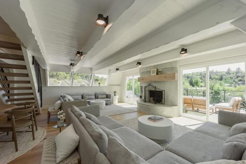 Lakefront Cottage at Lakewood House in Sierra Nevada