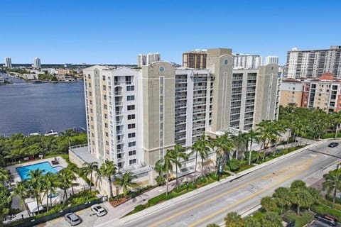 Le Petit Italie ,water View 22 With Pool House in Sunny Isles Beach