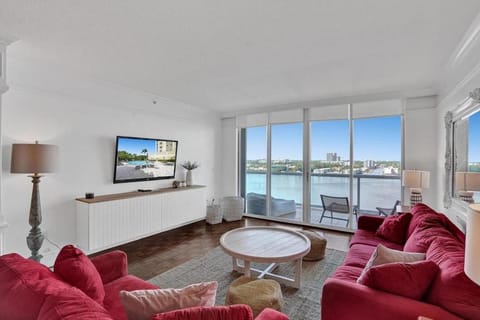 Le Petit Italie ,water View 22 With Pool House in Sunny Isles Beach