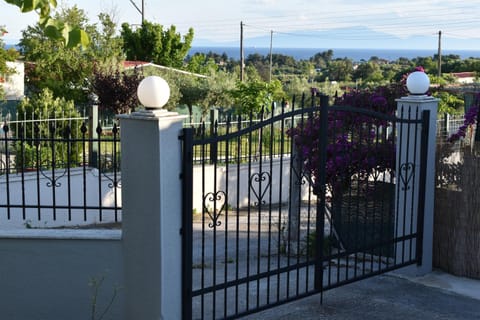 Facade/entrance, Sea view