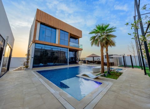 Property building, Day, Swimming pool