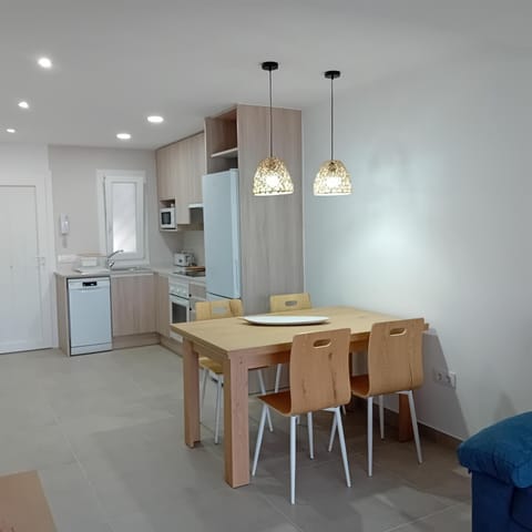Kitchen or kitchenette, Dining area, oven, pet friendly, stove