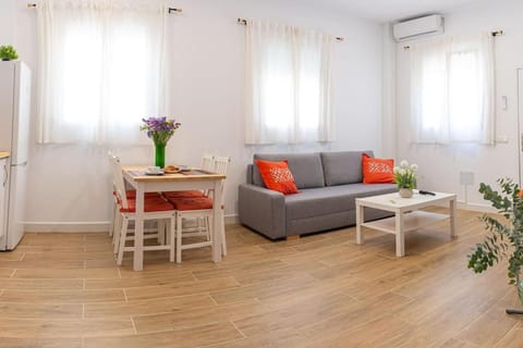 Living room, Seating area, Dining area, air conditioner