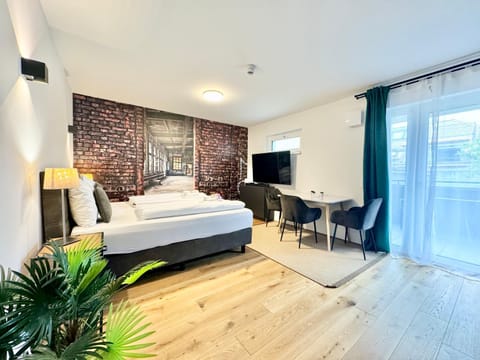 Bed, TV and multimedia, Living room, Photo of the whole room, Seating area, Bedroom