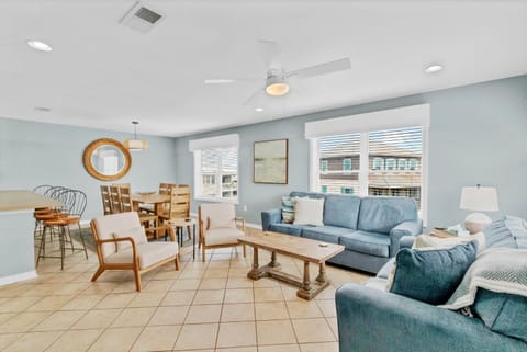 3BR Condo Gulf Views with Pool, Boat Launch and Dock Apartment in West Beach