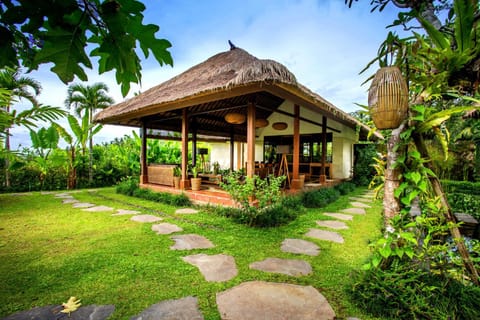 Patio, Business facilities