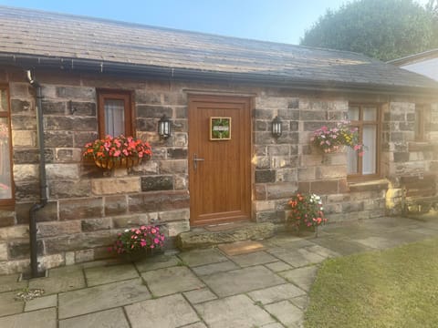 Property building, Facade/entrance, Day, Garden, Garden view