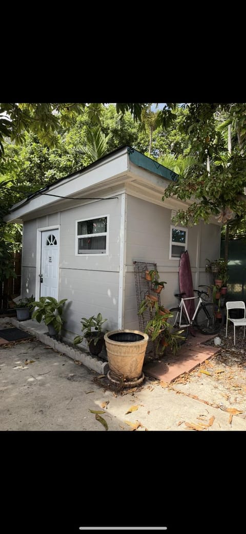 Tiny house WiFi and parking Vacation rental in Miami