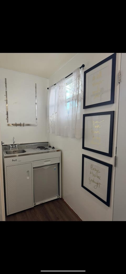 Tiny house WiFi and parking Vacation rental in Miami