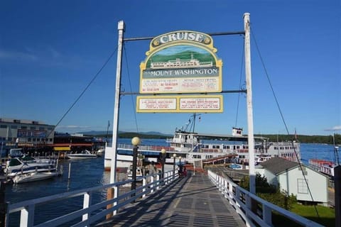 Lakefront Cottage on Beautiful Lake Winnipesaukee House in Laconia