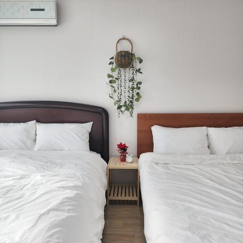 Bed, Bedroom, air conditioner
