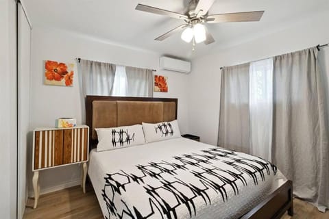 Modern City Ranch 3 bdrm Family Home Access by Dirt Road House in Palmdale