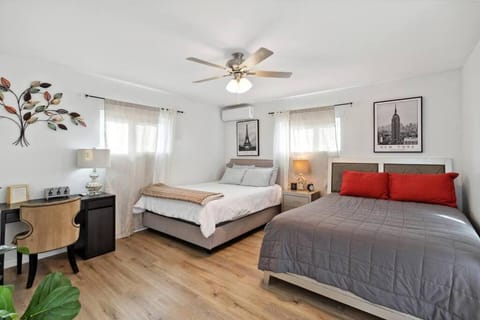 Modern City Ranch 3 bdrm Family Home Access by Dirt Road House in Palmdale