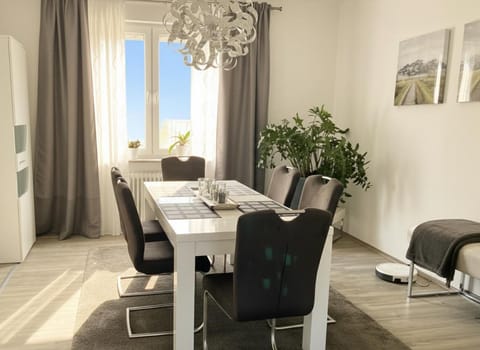 Dining area, Food
