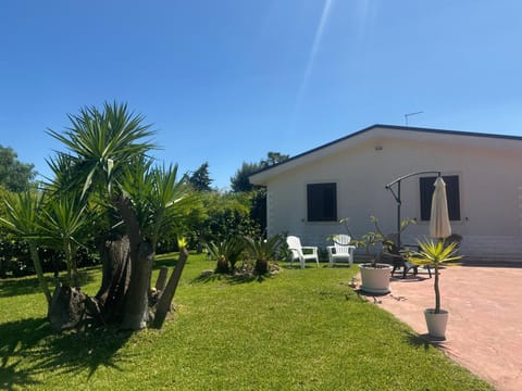 Property building, Day, Garden, Garden view