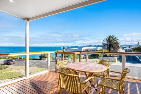 View (from property/room), Balcony/Terrace, Seating area, Dining area, Sea view
