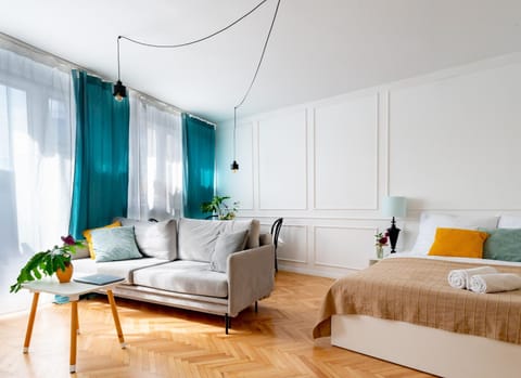 Bed, Living room, Photo of the whole room, Seating area, Bedroom