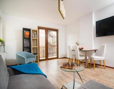 Communal lounge/ TV room, TV and multimedia, Living room, Seating area, Dining area