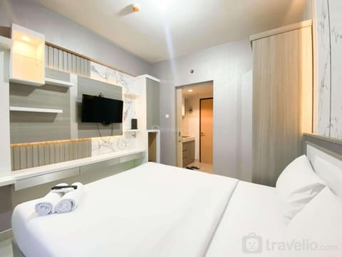 Bed, Living room