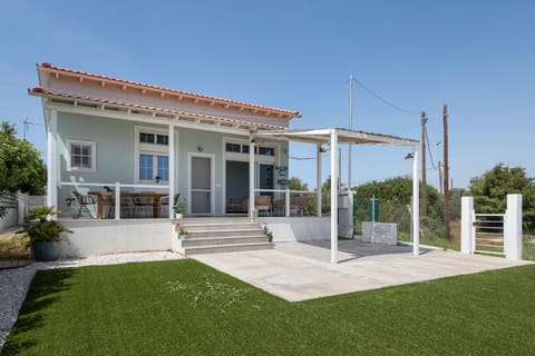 Property building, Day, Garden, Garden, Garden view