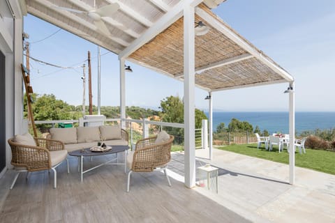 Patio, Day, View (from property/room), Balcony/Terrace, Seating area, Sea view