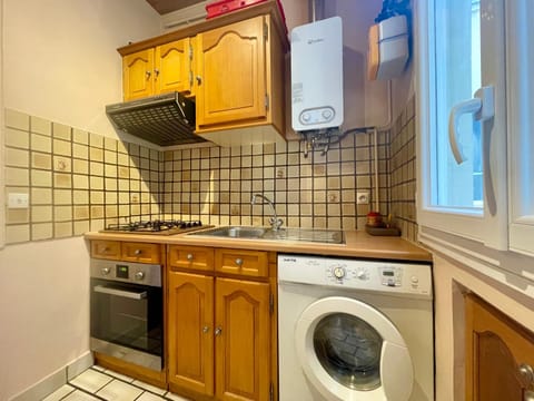 Kitchen or kitchenette, stove, washing machine, kitchen