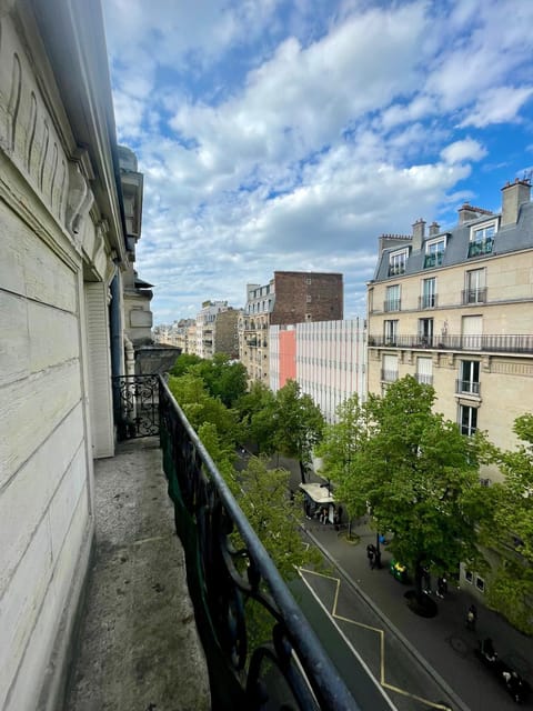 Off site, Day, Neighbourhood, View (from property/room), Street view