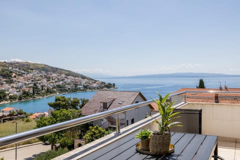 Property building, Balcony/Terrace, Sea view