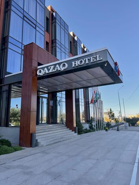Property building, Facade/entrance, Day