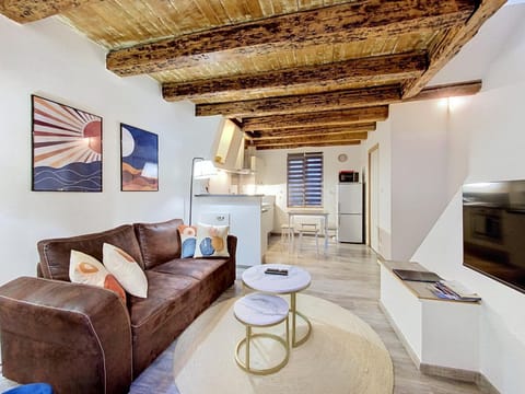 Living room, kitchen