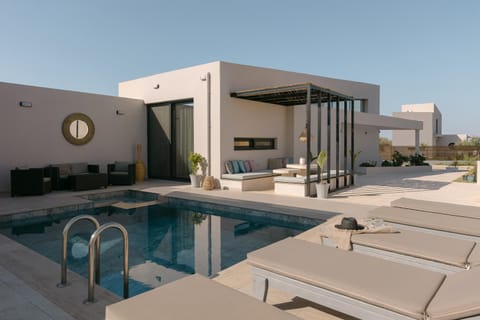 Day, Pool view, Swimming pool, sunbed