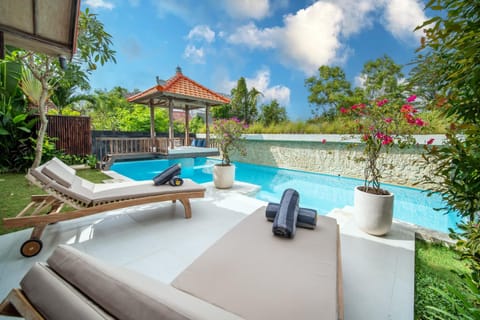 Natural landscape, Garden, Garden view, Pool view, Swimming pool, Swimming pool, sunbed