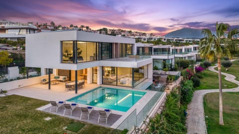 Villa Sandie Front Golf Cinema Room Sauna Jacuzzi Kids Playground Villa in Costa del Sol