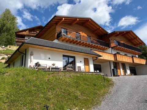 Property building, Spring, Day, Natural landscape, Balcony/Terrace