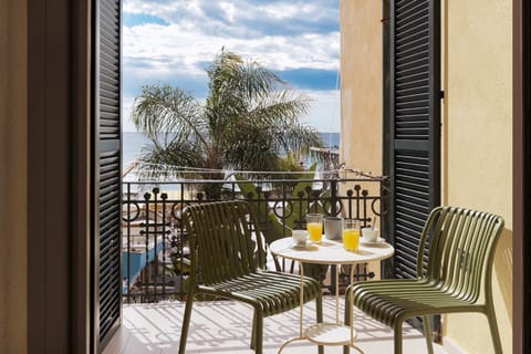 Day, View (from property/room), Balcony/Terrace, Dining area, Sea view, Drinks