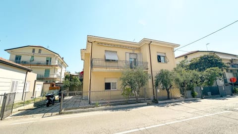 Property building, Day, Neighbourhood, Street view
