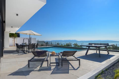 Balcony/Terrace, Swimming pool, Breakfast